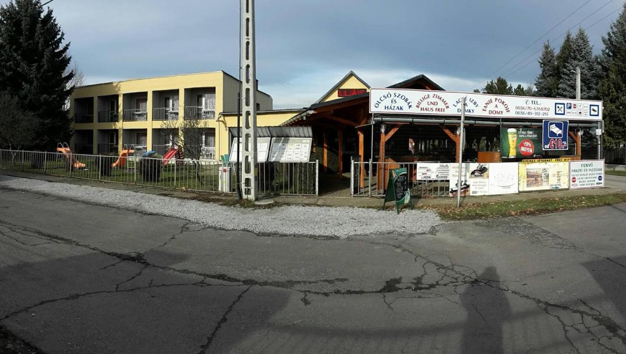 Grill Terasz Etterem Es Szallashely Мезйокйовешд Екстер'єр фото