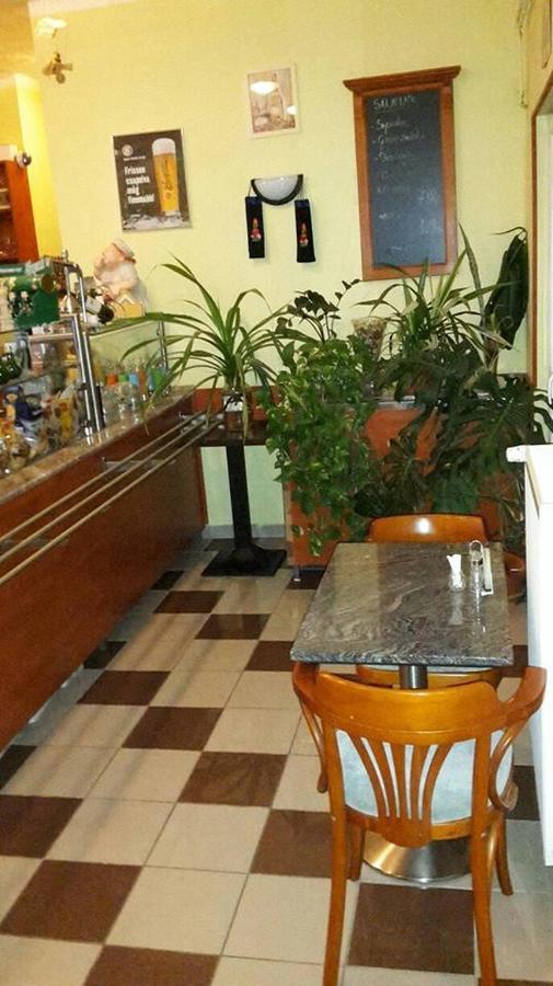 Grill Terasz Etterem Es Szallashely Мезйокйовешд Екстер'єр фото