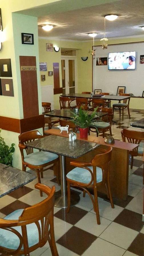 Grill Terasz Etterem Es Szallashely Мезйокйовешд Екстер'єр фото