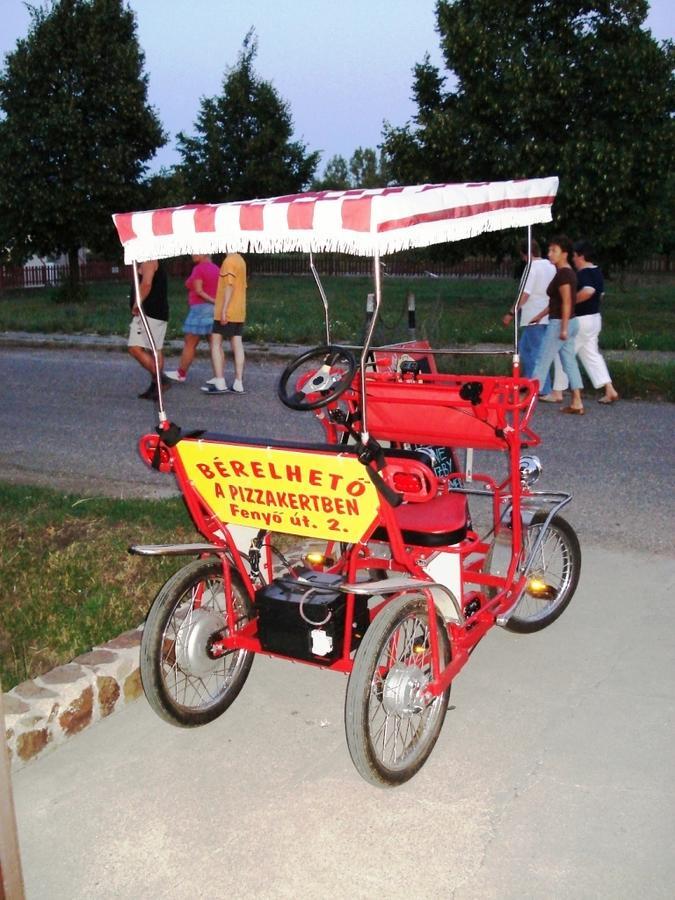 Grill Terasz Etterem Es Szallashely Мезйокйовешд Екстер'єр фото