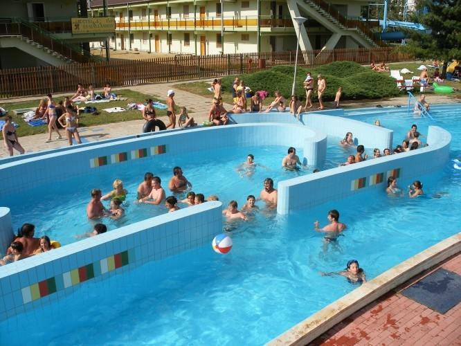 Grill Terasz Etterem Es Szallashely Мезйокйовешд Екстер'єр фото