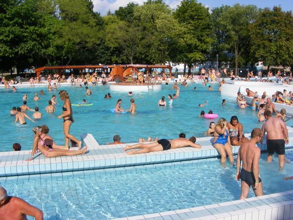 Grill Terasz Etterem Es Szallashely Мезйокйовешд Екстер'єр фото